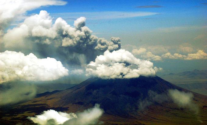 Izbruh marca 2008. Oblak dima in pepela je bil dolg več deset kilometrov.  | Foto: Thomas Hilmes/Wikimedia Commons