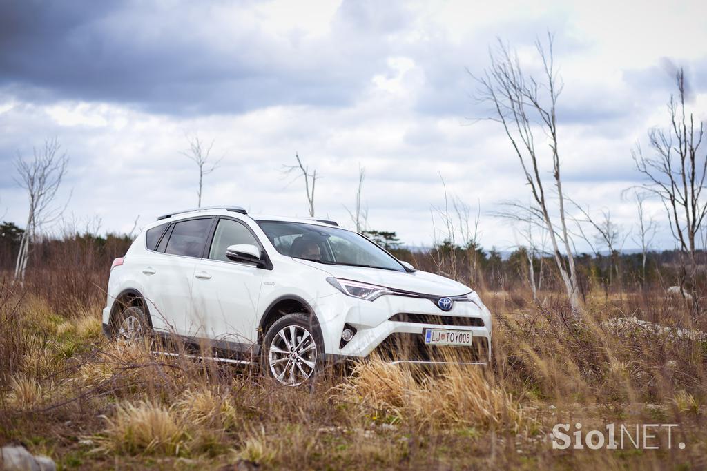 Toyota RAV4 - fotogalerija testnega vozila