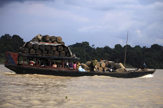 ladja reka niger | Ladja je bila na poti iz kraja Gori-Beri v Beninu v nigrsko mesto Ouna. Nesreča se je pripetila v zgodnjih jutranjih urah v sredo pri kraju Sambera na jugozahodu Nigra. (Fotografija je simbolična) | Foto Reuters