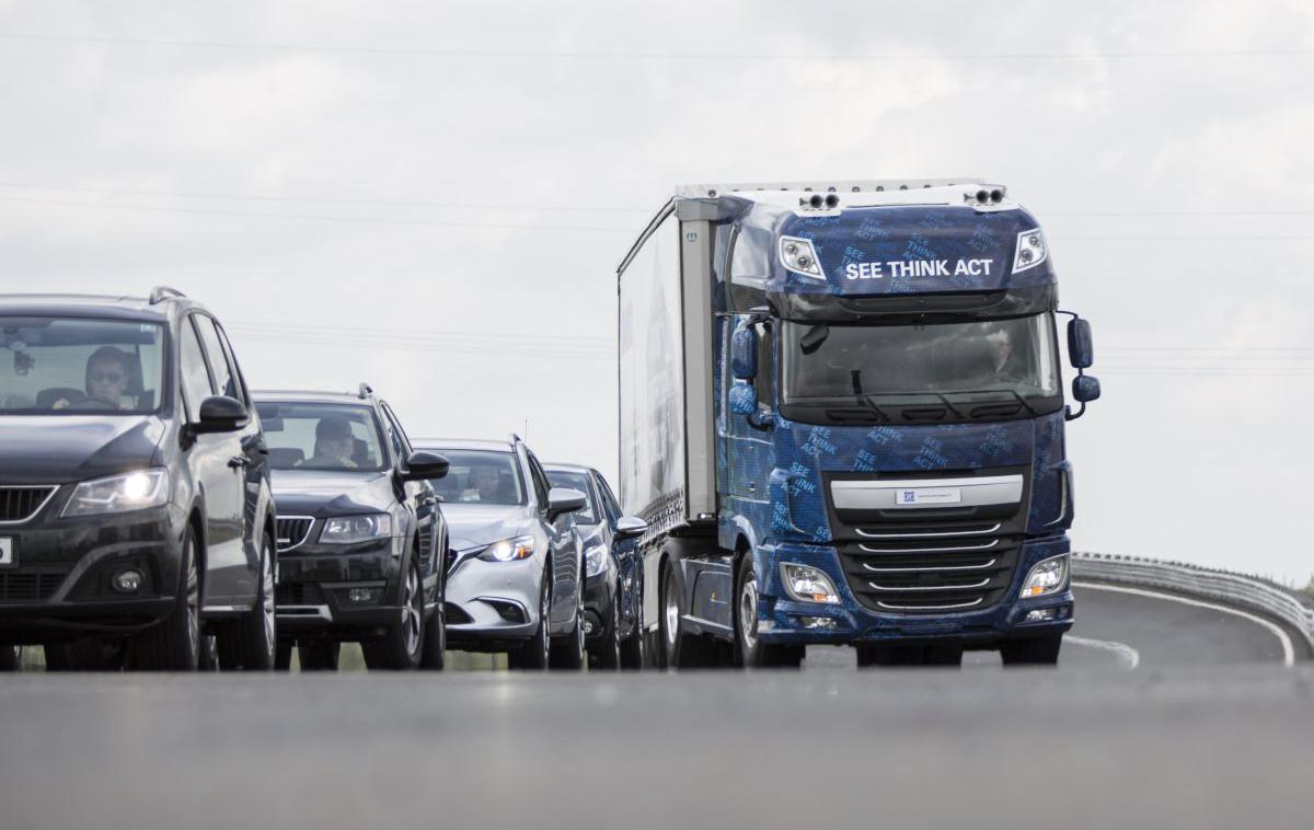 EMA (Evasive maneuver assist)  - sitem za preprečevanje naleta z aktivnim izogibanjem ovire | Foto WABCO in ZF