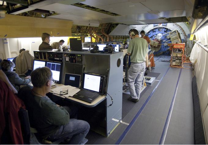Letalo je popolnoma predelano, poleg teleskopa pa so vanj pri Nasi vgradili delovne postaje za ogled pridobljenih podatkov. | Foto: NASA