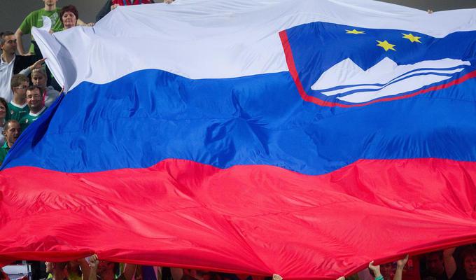 Slovenija zastava navijači | Foto: Vid Ponikvar