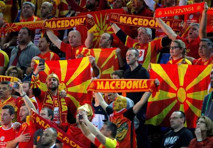 Makedonce v Metzu spremlja več sto navijačev. | Foto: Reuters
