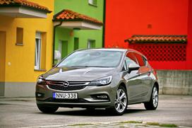 Opel astra - fotogalerija testnega vozila