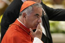 Kardinala Becciuja obsodili na pet let in pol zapora