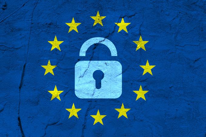 Povečan pritisk na Facebook se je začel po julijski sodni razveljavitvi tako imenovanega ščita zasebnosti, dogovora o varovanju osebnih podatkov med EU in ZDA, ki ga je za obdelovanje osebnih podatkov uporabnikov iz EU na strežnikih v ZDA uporabljalo več kot 5.000 ameriških podjetij. | Foto: Thinkstock