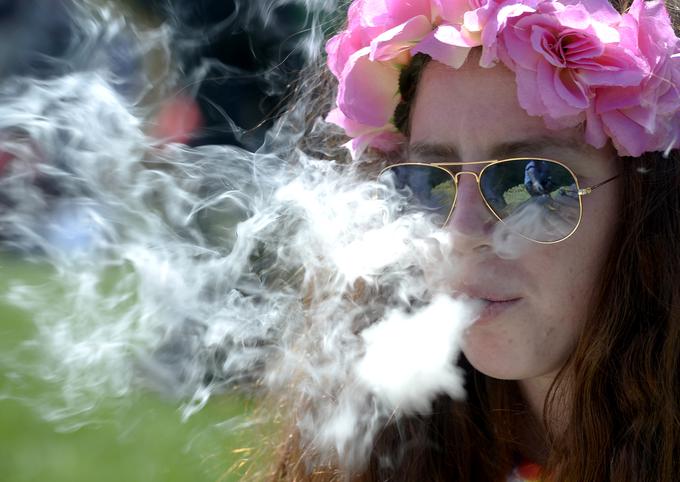 Kajenje je še vedno najpogostejši način uporabe marihuane. | Foto: Reuters
