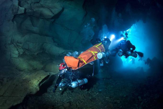 Pri nas tako drastično nevarnih jam, kot je ta na Tajskem, ni, so pa jame, kjer bi se lahko pripetilo podobno.  | Foto: Arne Hodalič