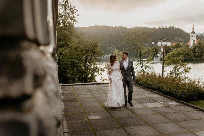 V tem obdobju je Karin na Bledu organizirala poroko petim slovenskim parom, kar se ji zdi glede na situacijo veliko. | Foto: Večni Trenutek