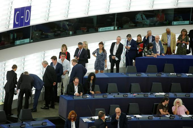 V resoluciji so še zapisali, da večletnega proračuna ne bodo podprli, dokler parlament v pogajanjih s Svetom EU ne bo dosegel zadovoljivega dogovora.  | Foto: Reuters