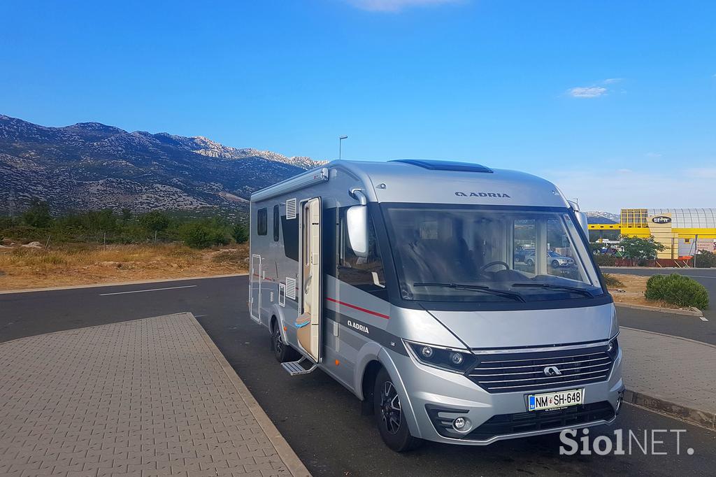 Adria sonic 710 SL supreme - test integriranega avtodoma