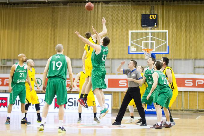 Šaškov (številka 6 v rumeni opravi) je v zadnji sezoni igral za Lastovko. | Foto: Urban Urbanc/Sportida