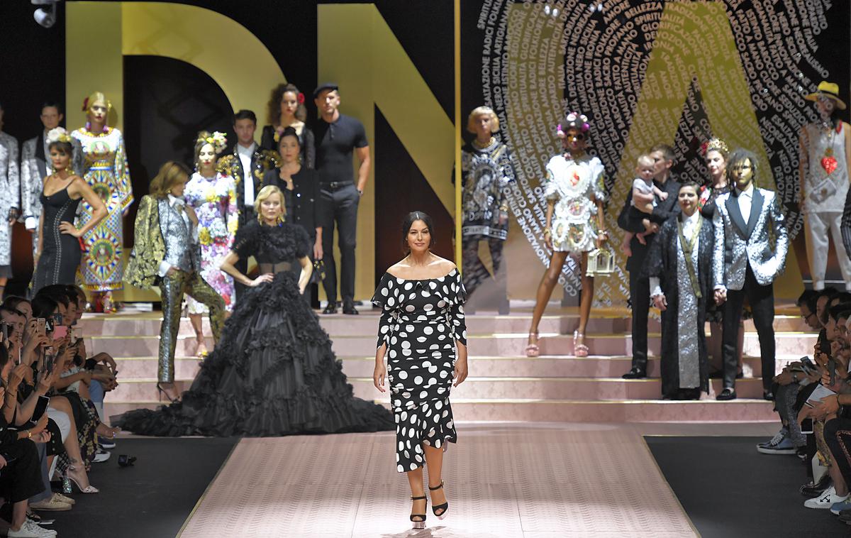 Dolce & Gabbana, modna revija | Modno revijo je odprla legendarna italijanska igralka in model Monica Bellucci. | Foto Cover Images
