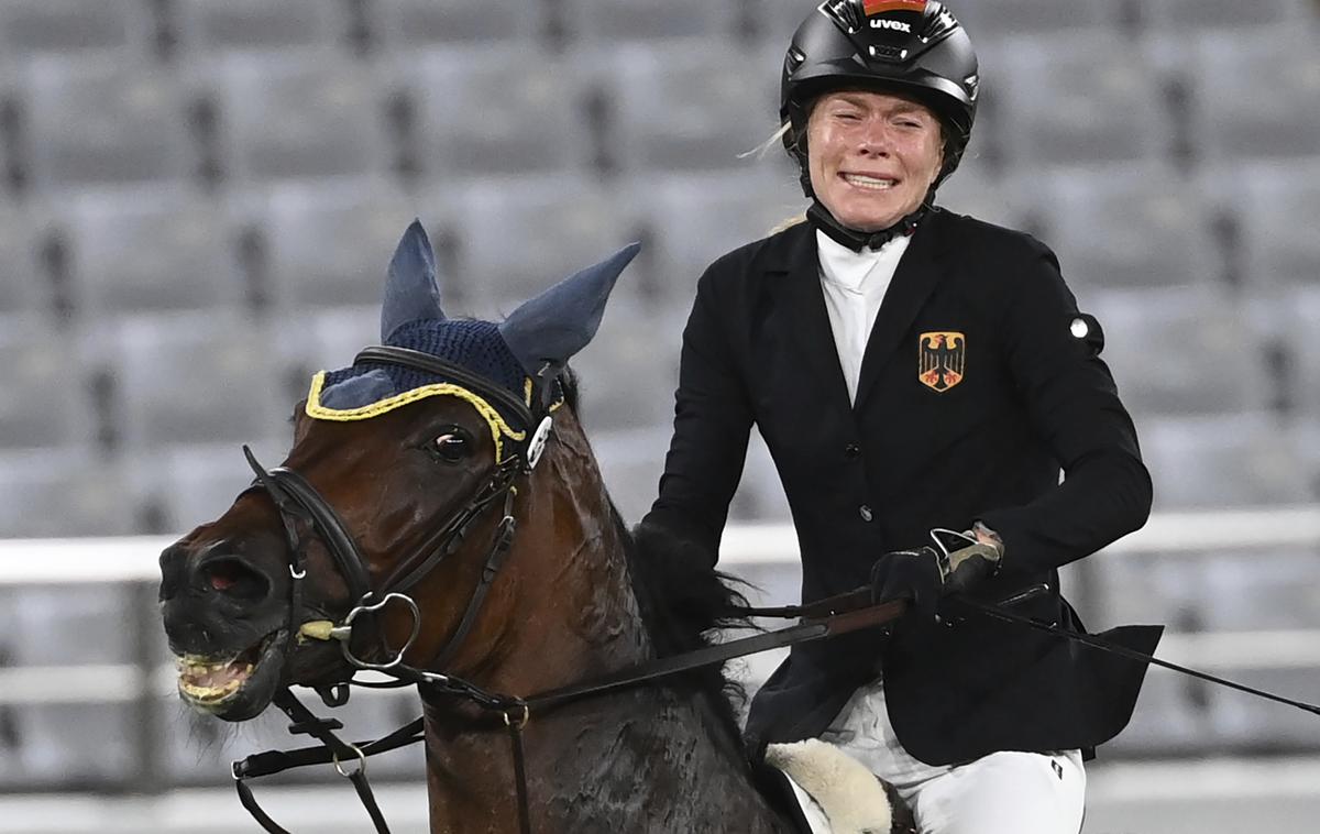 Annika Schleu | Favoritinja za zlato kolajno Annika Schleu je olimpijske igre v Tokiu končala v solzah. | Foto Guliverimage