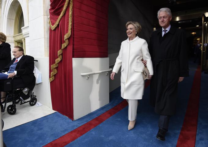 Ralph je s tem, ko je oblekel demokratsko kandidatko in ženo republikanskega predsednika, dal vedeti, da se noče politično opredeljevati. | Foto: Getty Images