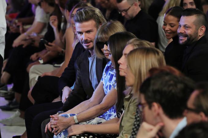 Victorijin mož David Beckham si je ženino predstavitev ogledal v družbi Anne Wintour, razvpite urednice revije Vogue. | Foto: Getty Images