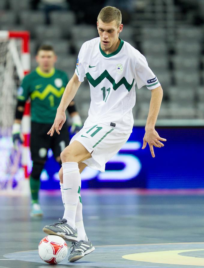 Alen Fetić priznava, da je težko povezovati službo, družino in nogomet. Futsal igra zaradi ljubezni. | Foto: Vid Ponikvar