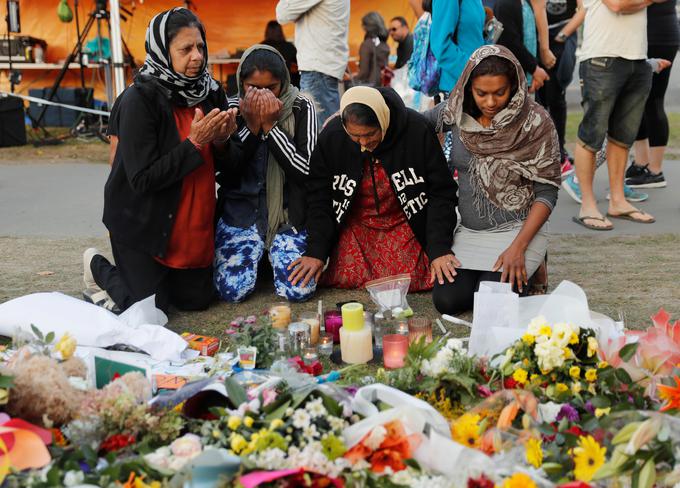 Novozelandska premierka Jacinda Ardern je ljudi pozvala, naj raje izgovarjajo imena ubitih kot pa ime človeka, ki je ljudem vzel življenje. | Foto: Reuters
