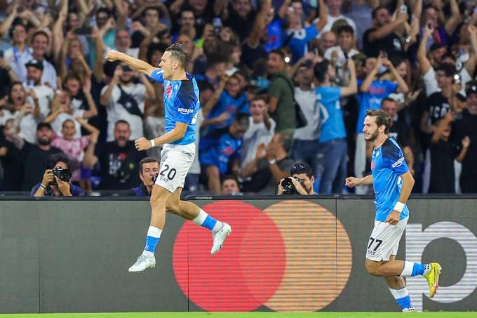 Poljak Piotr Zielinski je v 5. minuti z bele točke Napoli popeljal v vodstvo proti Liverpoolu. | Foto: Guliverimage/Vladimir Fedorenko