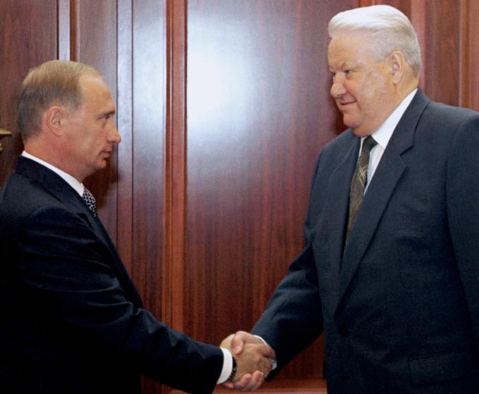 Ko je Vladimir Putin postal ruski premier, so vsi mislili, da bo imel - tako kot premierji pred njim - kratek rok trajanja, toda po odstopu Borisa Jelcina je Putin postal celo predsednik države. | Foto: Reuters