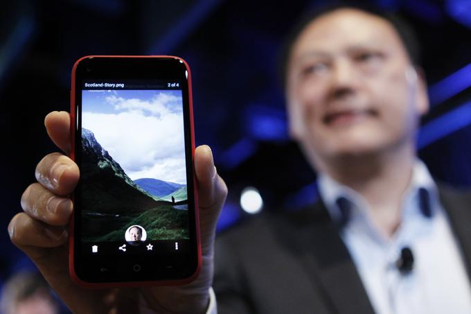 HTC First je bil med kritiki in kupci sprejet negativno in velja za enega najslabših pametnih telefonov vseh časov. | Foto: Reuters