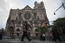 Newyorški policisti ubili strelca pred katedralo na Manhattnu