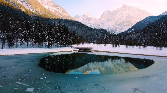 Okolica Kranjske Gore je raj za zimske pohodnike, ki imajo na voljo kar 20 označenih sprehajalnih in pohodniških poti v skupni dolžini več kot sto kilometrov. | Foto: 