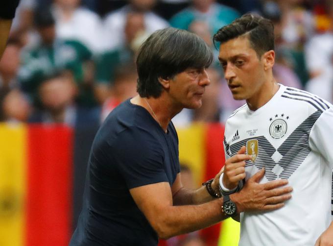Nemški selektor Joachim Löw ni mogel biti preveč zadovoljen s predstavo Mesuta Özila. | Foto: Reuters