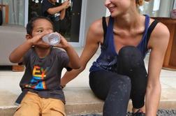 Paris Hilton je obiskala sirote na Baliju