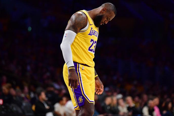 Los Angeles Lakers LeBron James | LeBron James je s sklonjeno glavo končal dvoboj prvega kroga končnice z Denver Nuggets. | Foto Reuters