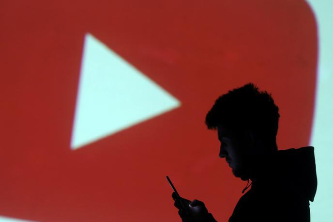 YouTube | Zaslužek pred družbeno odgovornostjo? YouTube je spremenil svojo politiko in umaknil prepoved oglaševanja nedokazanih izdelkov za omilitev epidemije bolezni covid-19. | Foto Reuters