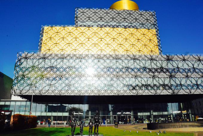 Ena od novejših prostorskih ikon v Birminghamu je knjižnica, ki so jo odprli pred tremi leti. Vidna je z marsikaterega dela mesta. | Foto: 