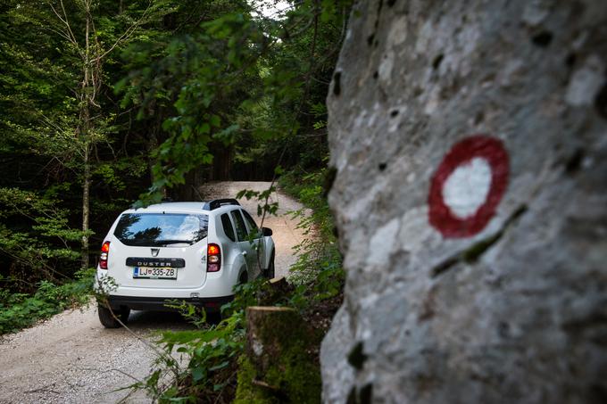 Dacia duster in oskrbnik gorske koče | Foto: Klemen Korenjak