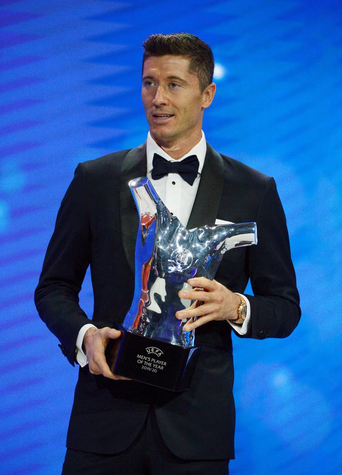 Robert Lewandowski je v začetku meseca prejel nagrado za najboljšega igralca lige prvakov v prejšnji sezoni. | Foto: Reuters
