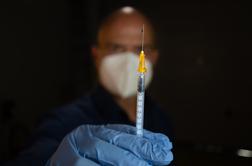 WHO: Nova različica koronavirusa je skrb vzbujajoča