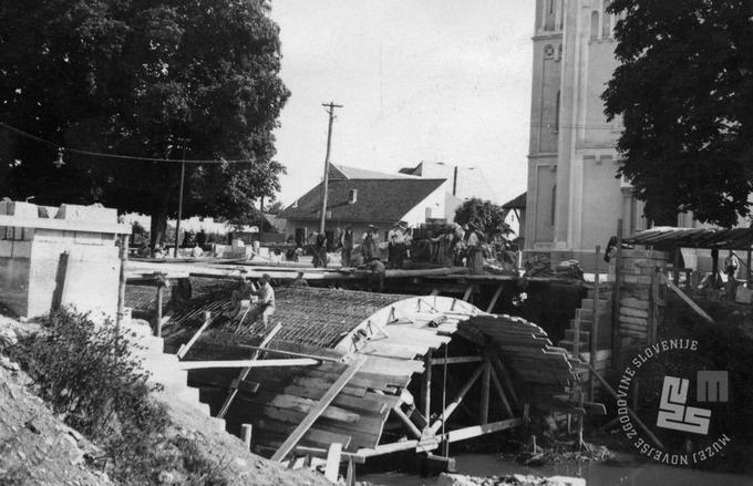 Gradnja Plečnikovega Trnovskega mostu. | Foto: neznan, arhiv MNZS