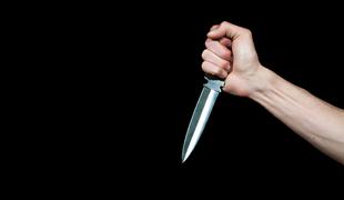Policija išče neznana moška, ki sta v središču Ljubljane grozila z nožem
