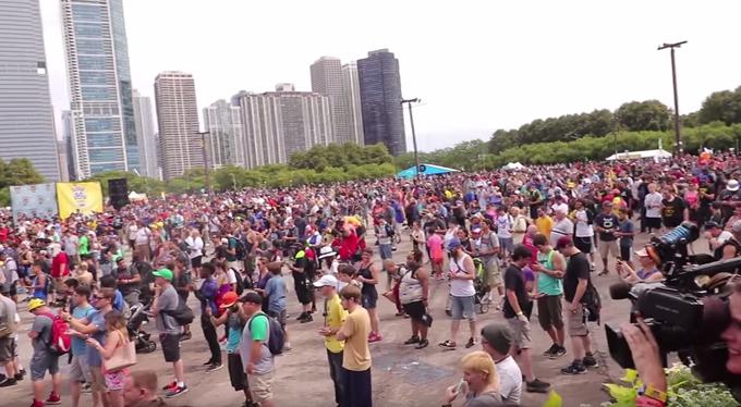 Gneča pred glavnim odrom dogodka Pokemon Go Fest v Chicagu. | Foto: YouTube