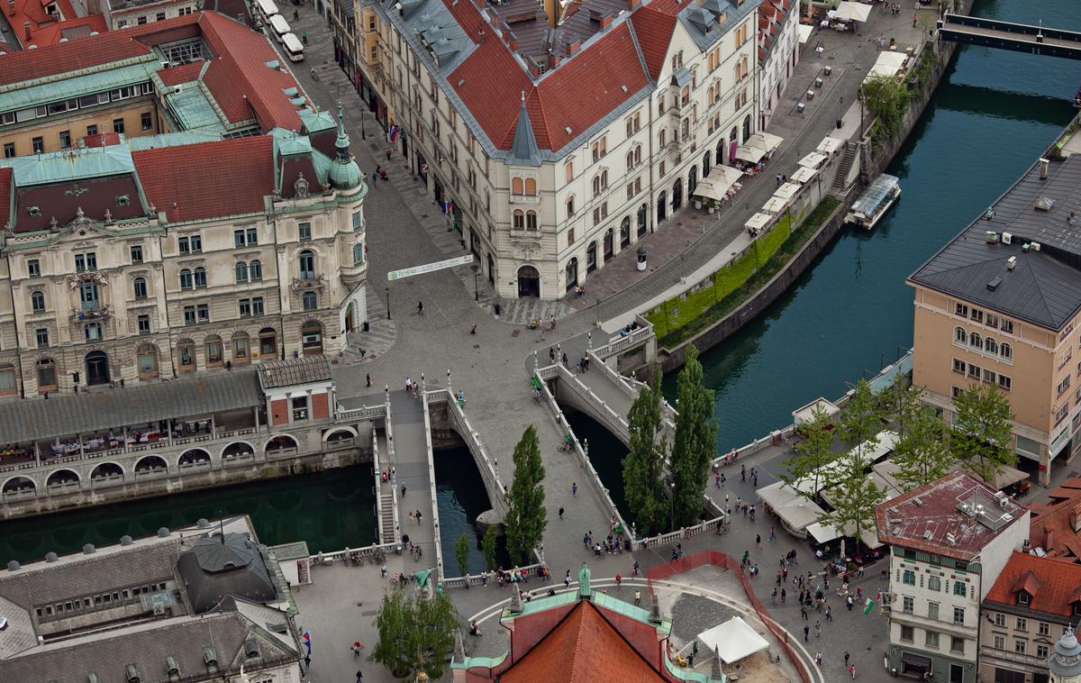 Tromostovje | Velike zasluge za rast števila lokacij v slovenski prestolnici, kjer lahko zapravimo bitcoine, ima sodelovanje ljubljanskih trgovin in butikov s podjetjem GoCrypto (prej Eligma). | Foto Matej Povše