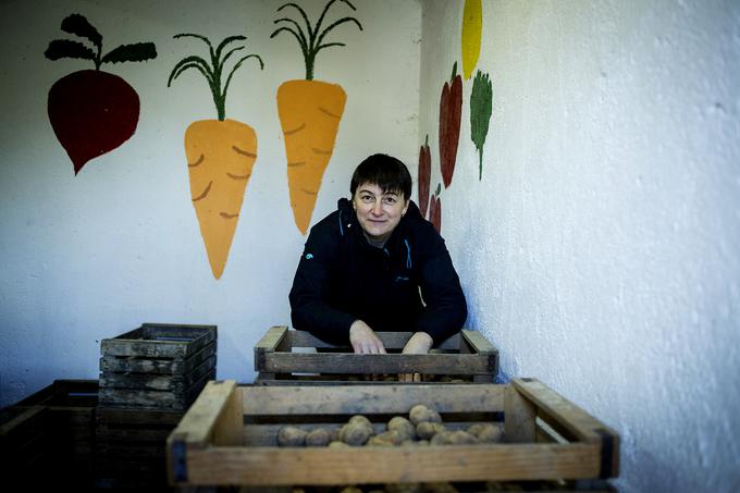 Skoraj vso svojo hrano pridelajo sami na ekološki način, v trgovino hodijo le po malenkosti.  | Foto: Ana Kovač