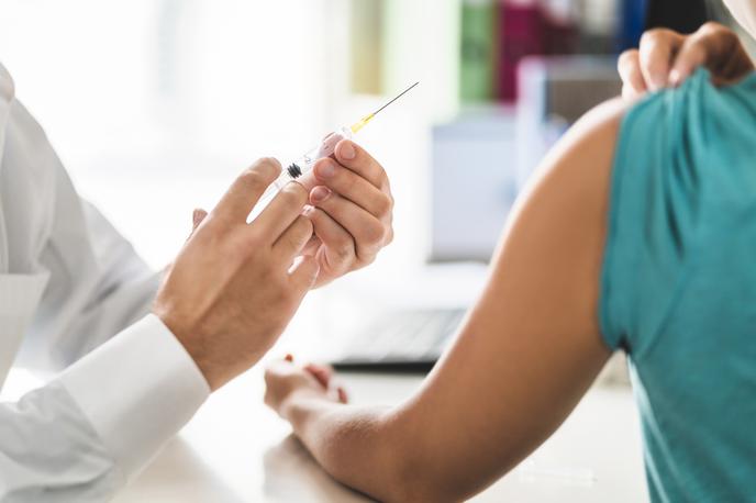 HPV, cepivo | Cepljenje proti HPV so opravili med šolskim letom oziroma do konca junija, zato zadržkov o cepljenju proti bolezni covid-19 ni. | Foto Getty Images