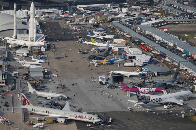 Letošnji letalski salon v Parizu bo odprt do nedelje 25. junija, po pričakovanjih organizatorjev pa bo pritegnil 150 tisoč strokovnjakov letalstva iz 2.370 podjetij.  | Foto: Reuters