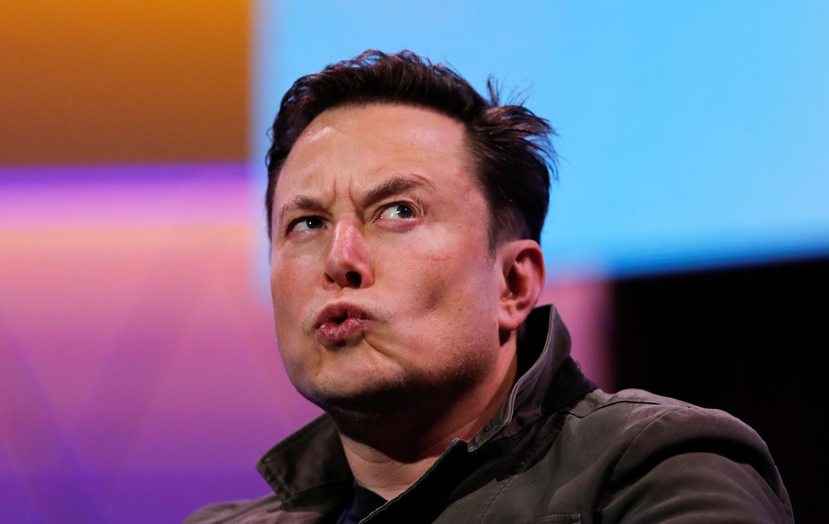 Elon Musk | Elon Musk je vodstvu Twitterja poslal pismo, v katerem je obljubil, da bo spoštoval prvotno odkupno ceno 54,2 dolarja za delnico. Prevzem bi bil s tem vreden 44 milijard dolarjev. | Foto Reuters