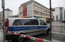 Grozljivka v Nemčiji: sovrstnici v gozdu z nožem ubili 12-letnico #video