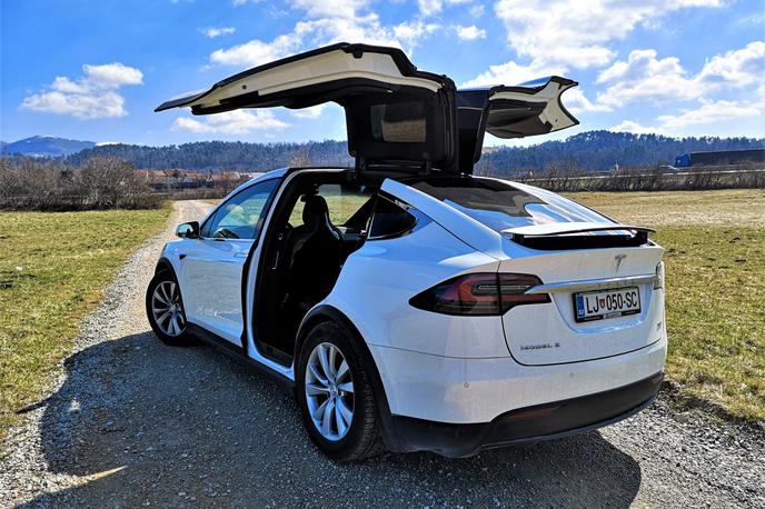 Tesla X | Tesla model X je največji in najdražji avtomobile Tesle, ki pa s svojo posebnostjo za ponudbo družbe Elona Muska ni najbolj reprezentativen. | Foto Gregor Pavšič