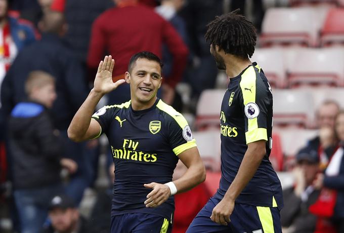 Čilenec Alexis Sanchez se je pri novi zmagi Arsenala izkazal z dvema zadetkoma. | Foto: Reuters