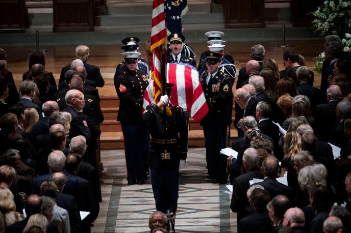 Pogreb Georga Busha starejšega | Na državni pogrebni slovesnosti v Washingtonu so se od pokojnega Georgea Busha starejšega poslovile številne ugledne osebnosti iz ZDA in tujine. | Foto Reuters