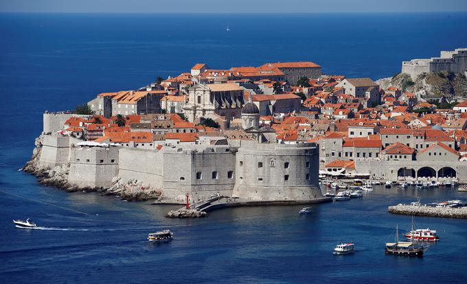 Do konca prvomajskih praznikov, to je do 5. maja, lahko uporabniki mobilne telefonije Telekoma Slovenije izkoristijo še posebno ponudbo HR-internet Plus, s katero je v sedmih dneh od vklopa (najdlje do zadnjega dne te posebne ponudbe) mogoče prenesti deset gigabajtov podatkov za 5,99 evra. Na fotografiji: Dubrovnik | Foto: Reuters