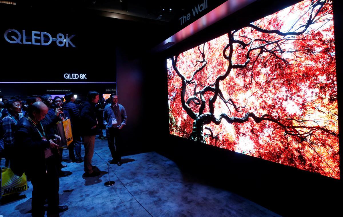 The Wall, Samsung | Zadnja leta je, kar zadeva novosti na področju TV-zaslonov, na sejmu CES največ pozornosti najverjetneje pritegnil Samsungov stenski televizijski titan The Wall. To je prizor z lanskoletnega sejma CES.  | Foto Reuters