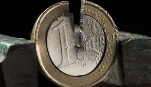 Bo šel evro po poti dolarja ali sovjetskega rublja?